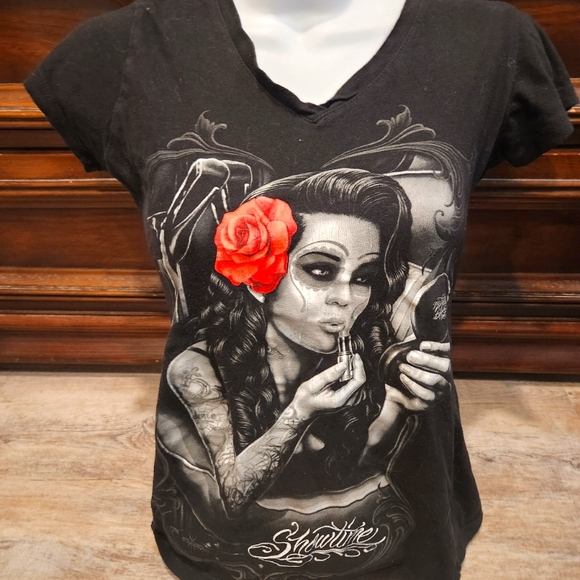 Ladies sz Sm TEE SHIRT - Picture 1 of 3